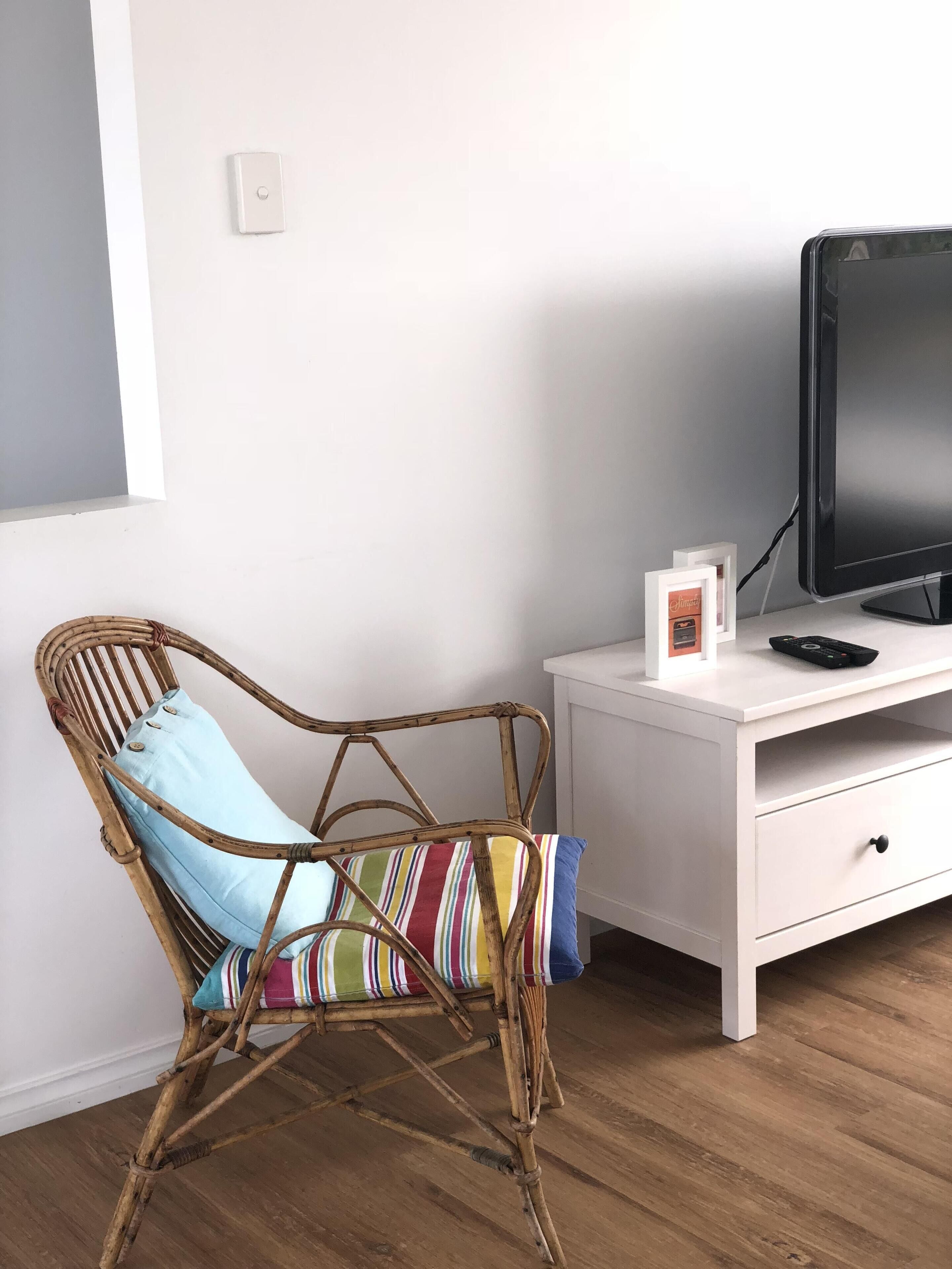 Sable Blanc on Newell - pets allowed - 3 min walk to the beach & fabulous views. — image 12