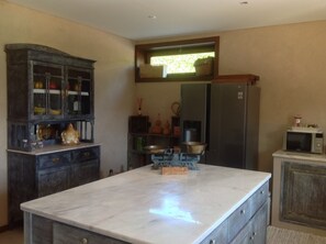 Fridge, microwave, oven, stovetop - House of Steps - Santa Marinha do Zêzere (Baiao)