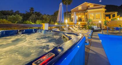 Cubo's La Casa Grande / Jacuzzi / pool / air conditioning / garden
