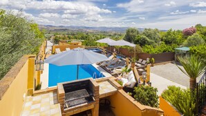 A rooftop pool area with a view of the countryside, a barbecue grill, and lounge chairs. - Cubo's La Casa Grande / Jacuzzi / pool / air conditioning / garden (Cártama)