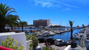 Marina - Luxury 3 Bedroomed Apartment- Stunning Views, Direct Marina Access & Shared Pool (Vilamoura)