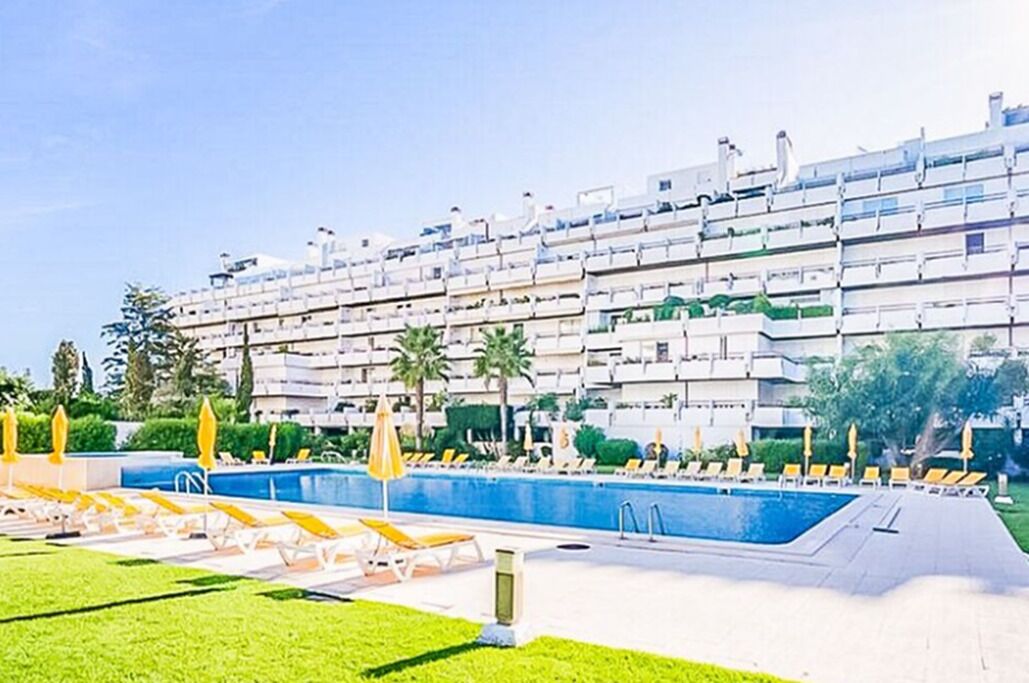 outside communal pool area with shower, toilet and free sunbed use