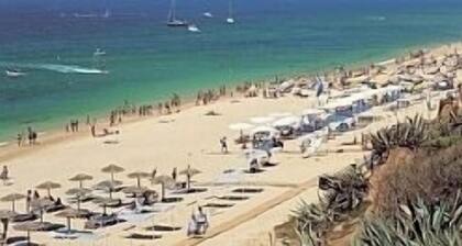 Luxury 3 Bedroomed Apartment- Stunning Views, Direct Marina Access & Shared Pool