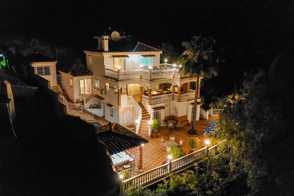 Exterior - Beautiful Villa with private pool in Puerto Banus, Marbella, Spain (Marbella)