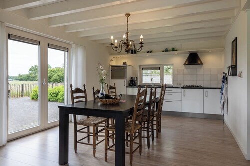 Holiday home het Assenhoekje offers space & tranquility, fenced garden and free wifi