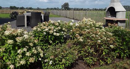 Holiday home het Assenhoekje offers space & tranquility, fenced garden and free wifi