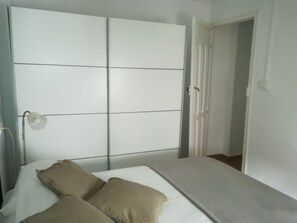 2 bedrooms, desk, soundproofing, iron/ironing board - Central, comfortable and charming apartment (Granada)