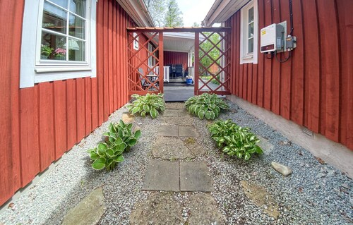 Awesome home in Löttorp with kitchen