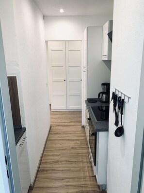 Fridge, microwave, oven, stovetop - FeWo Holstenstern - exclusive 3 room apt. - near the beach and family friendly (Kellenhusen)