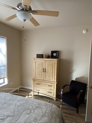 2 bedrooms, iron/ironing board, WiFi, bed sheets