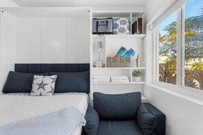 Iron/ironing board, WiFi, bed sheets