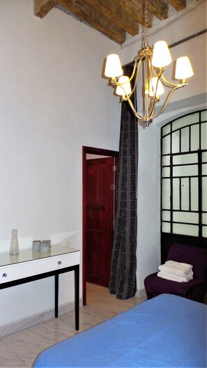 1 bedroom, iron/ironing board, Internet, bed sheets - Just 3 blocks from Cathedral, fully restored, high ceilings and modern finishes. (Centro)