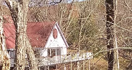 "Taste Of Wine" auf dem Chattahoochee River - mit Whirlpool - Downtown Helen.