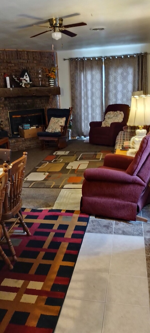 Smart TV, fireplace, books, stereo