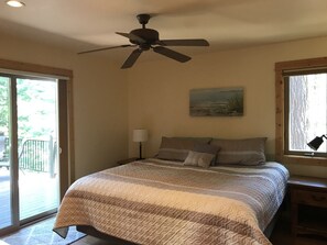 3 Schlafzimmer, Schreibtisch, Bügeleisen/Bügelbrett, WLAN