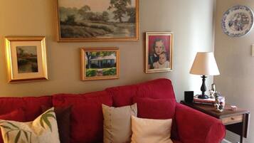 Télévision, lecteur de DVD, chaîne hi-fi