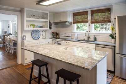 Classic bungalow with water views, dog friendly & 3 block walk downtown