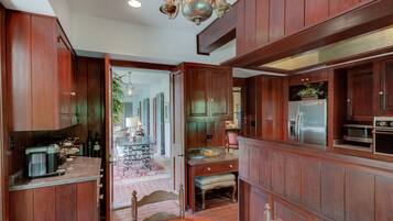 KylskÄp, mikrovÄgsugn, ugn och spishÀll