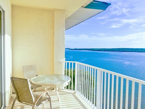 Amazing waterfront condominium at Boca Ciega Resort
