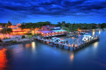 Getaway New Smyrna Beach, Sun, Pool, Shopping.