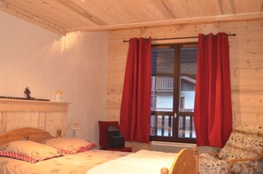 4 bedrooms, iron/ironing board, bed sheets
