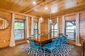 Dining - Gaston’s View! #Changeyourview (Jasper)