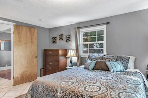 3 slaapkamers, een bureau, een strijkplank/strijkijzer, wifi