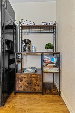 Interior - The Music Studio, Historic FLG, Sleeps 3, Private & A/C!
(Flagstaff)