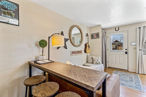 Interior - The Music Studio, Historic FLG, Sleeps 3, Private & A/C!
(Flagstaff)