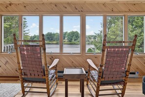 Interior - Lakefront Sunsets. Private Beach. Kayak, Fire Pit, Fish. near Camelback/Kalahari (Long Pond)