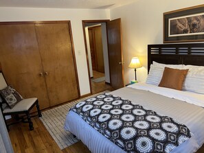 2 habitaciones, tabla de planchar con plancha, cuna de viaje y wifi 
