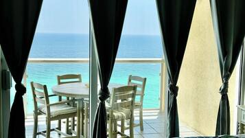 2 bedrooms, iron/ironing board, travel crib, free WiFi