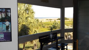 Outdoor dining - Gorgeous Ocean View. Stylish, Clean & Pet Friendly Hunting Island Pass Included! (Harbor Island)