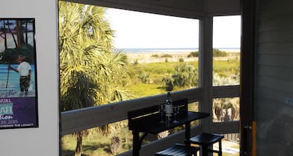Gorgeous Ocean View. Stylish, Clean & Pet Friendly Hunting Island Pass Included!
