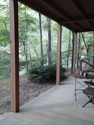 Stay w/confidence-Hot Tub 5 people-Fast WiFi-5 Star-longer stays welcome-Private