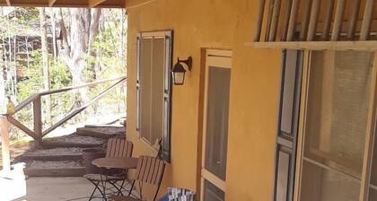 Stay w/confidence-Hot Tub 5 people-Fast WiFi-5 Star-longer stays welcome-Private