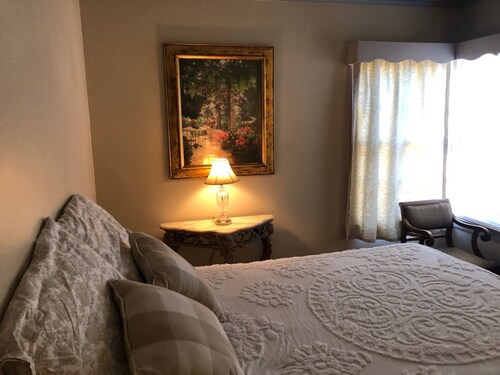 Well appointed 3bdhome in dwtnColumbus,Monthly+ 1/12 blocks to restaurants,shops