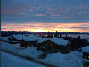 Exterior - AMAZING Ski in Ski Out with  Private Hot Tub - 2 Primary suites (Big White)