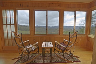   Rated A+ Clean Comfortable - Mtn Views in great secluded setting! PPP pricing!