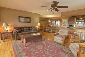 スマートテレビ、暖炉、DVD プレーヤー、テーブルサッカー台