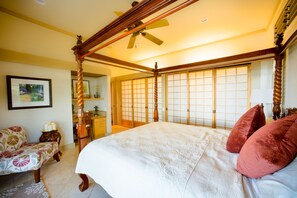 2 bedrooms, in-room safe, desk, iron/ironing board - Rare Beauty and Luxury at Kealakekua Bay (Captain Cook)