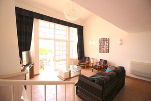 TV, fireplace - magnificent resort villa near the beaches (Albufeira)