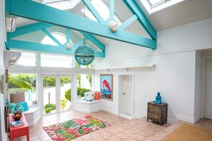 7 chambres, coffres-forts dans les chambres, fer et planche à repasser