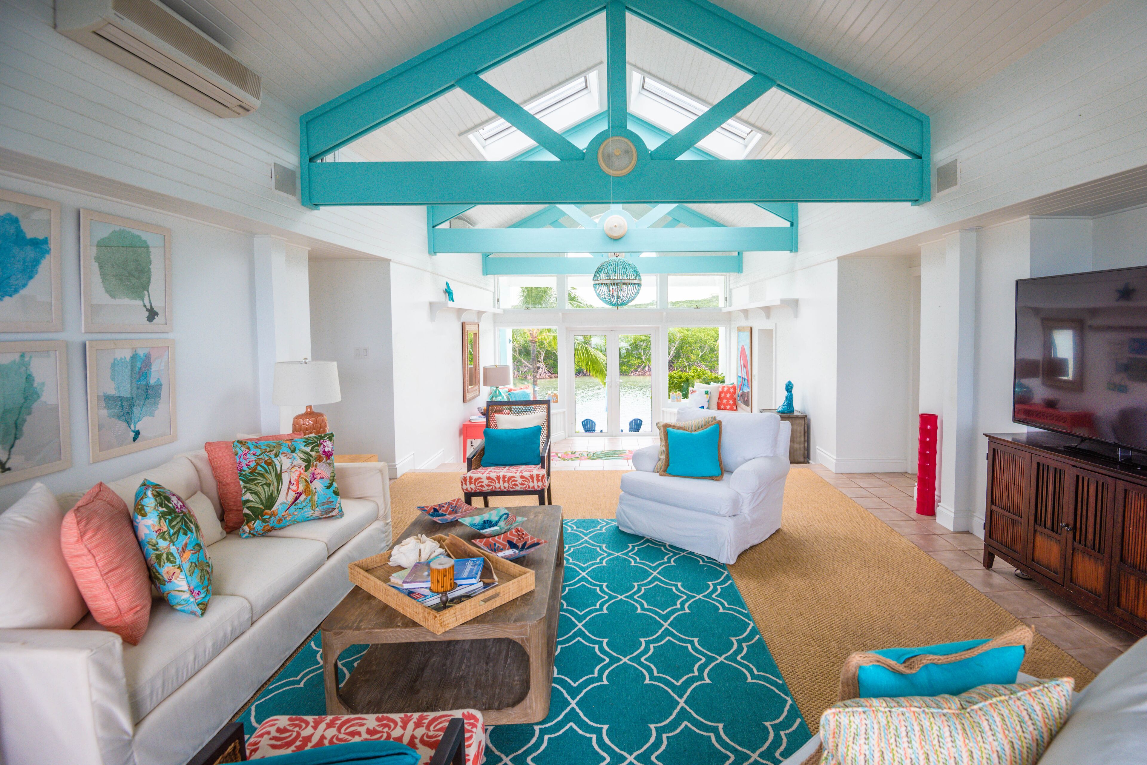 スマートテレビ、DVD プレーヤー、書庫