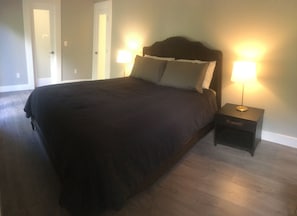4 habitaciones, tabla de planchar con plancha, wifi y ropa de cama