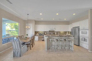 Fridge, microwave, oven, stovetop - An Elegant Palm Desert Home, Great Nightly Rate! (Palm Desert)