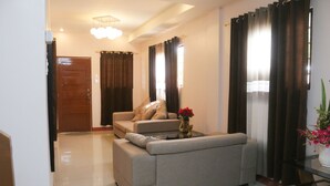 Lobby sitting area - Palawan Island Inn (Coron)