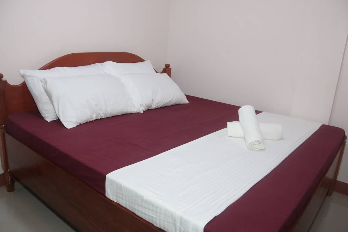 Deluxe King Junior w/ Shared Bathroom | In-room safe, individually decorated, individually furnished