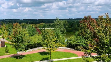 Comfort Townhome, 3 Bedrooms | Lake view