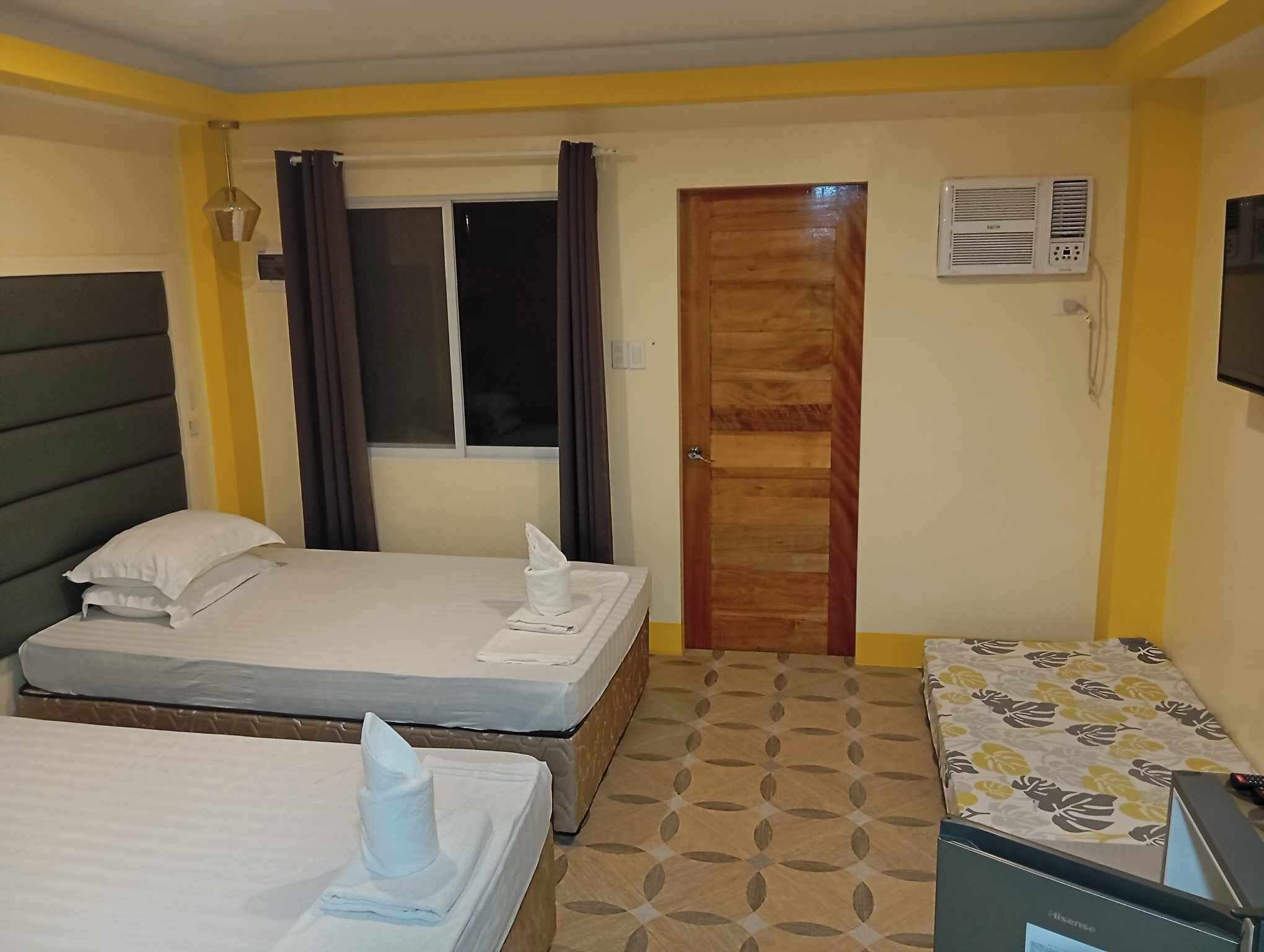 deluxe quadruple room | room amenity